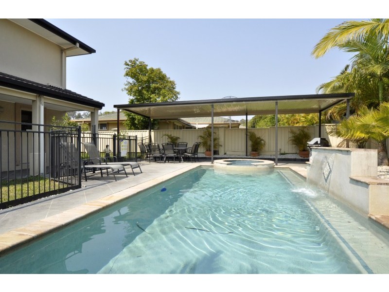 18 Tee Trees Boulevarde, Arundel QLD 4214