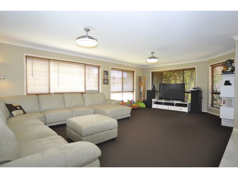 18 Tee Trees Boulevarde, Arundel QLD 4214