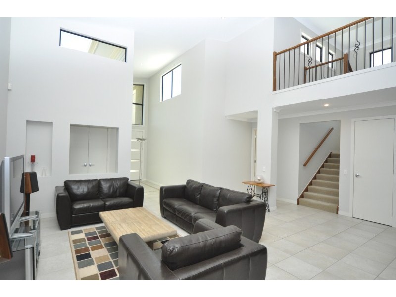 41 Hillary Circuit, Pacific Pines QLD 4211