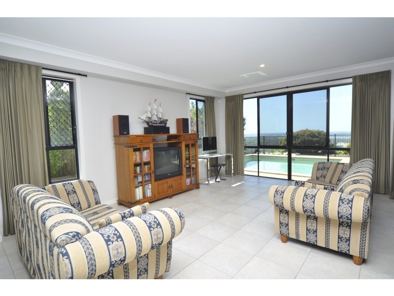 41 Hillary Circuit, Pacific Pines QLD 4211