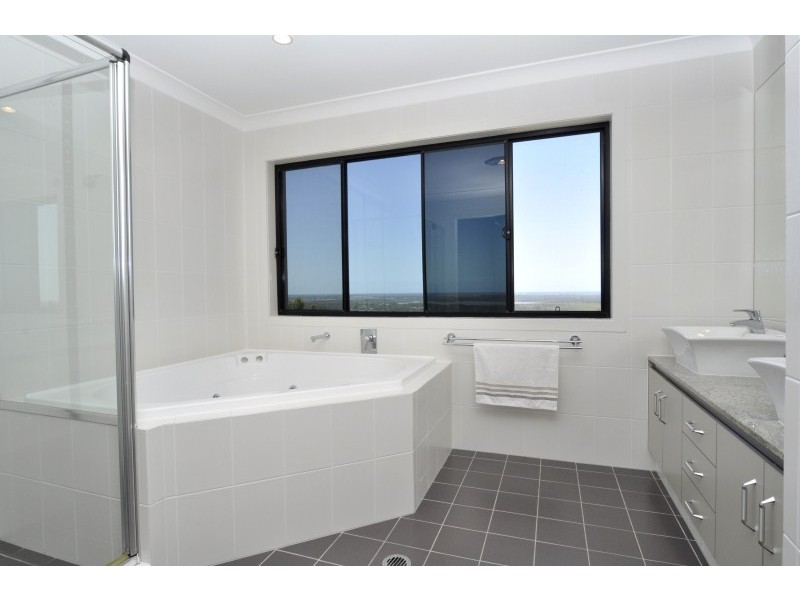 41 Hillary Circuit, Pacific Pines QLD 4211