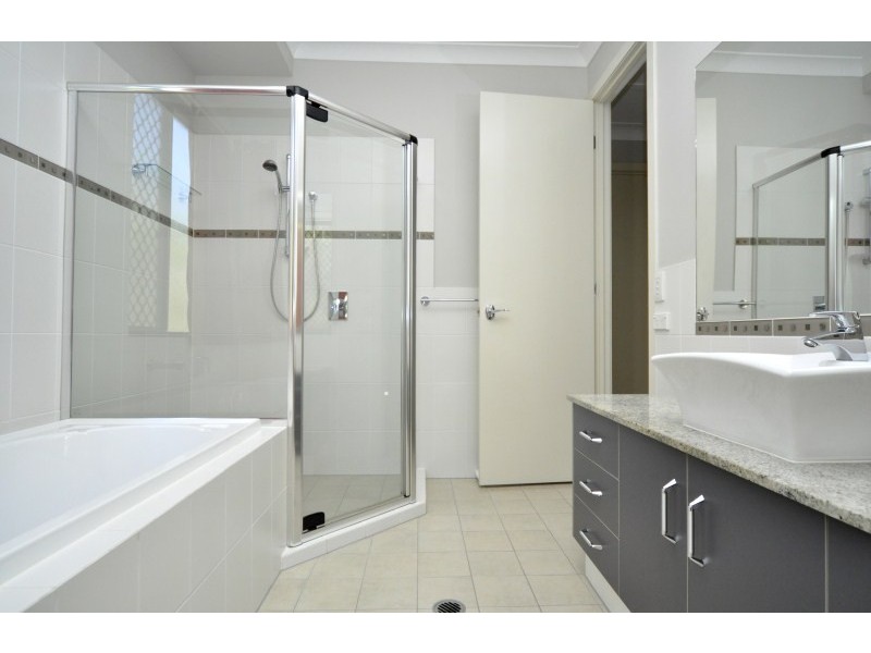 41 Hillary Circuit, Pacific Pines QLD 4211