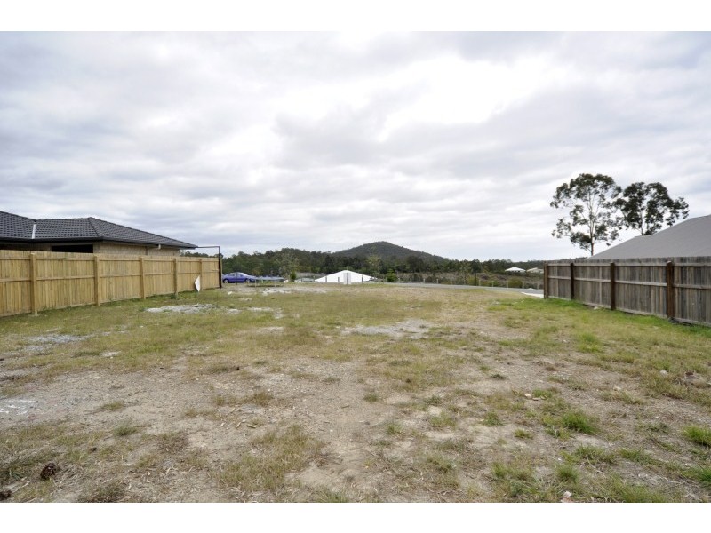 15 Flame Tree Crescent, Maudsland QLD 4210