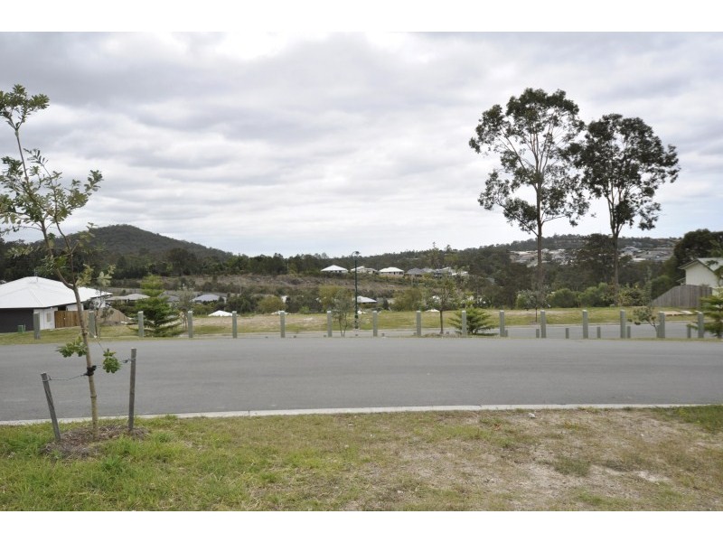 15 Flame Tree Crescent, Maudsland QLD 4210