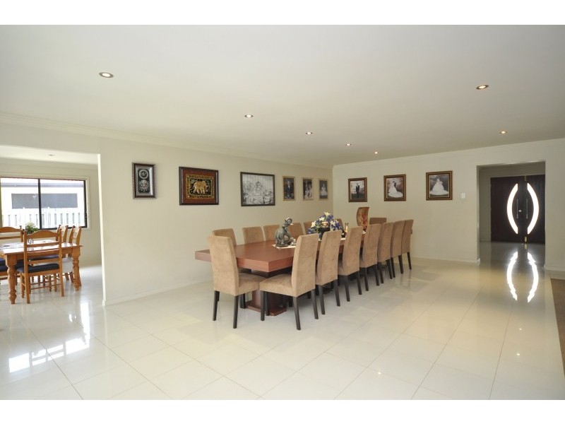 15 Lakeshore Drive, Monterey Keys QLD 4212