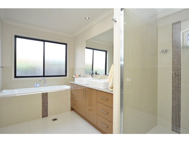 15 Lakeshore Drive, Monterey Keys QLD 4212