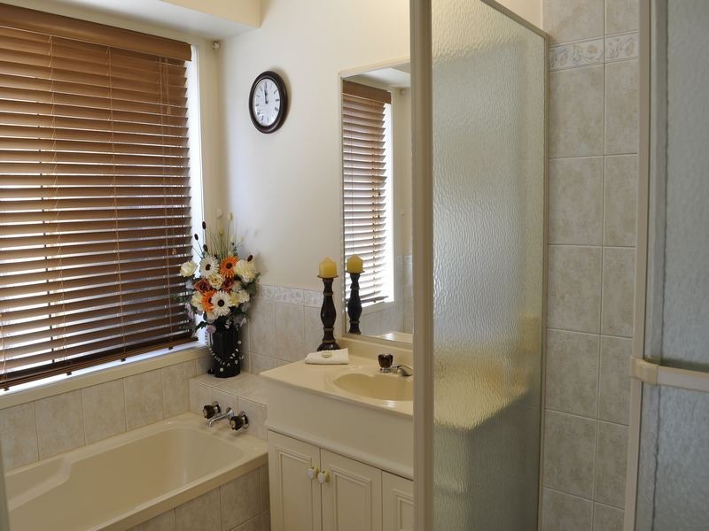 3 Mapia Rise, Pacific Pines QLD 4211