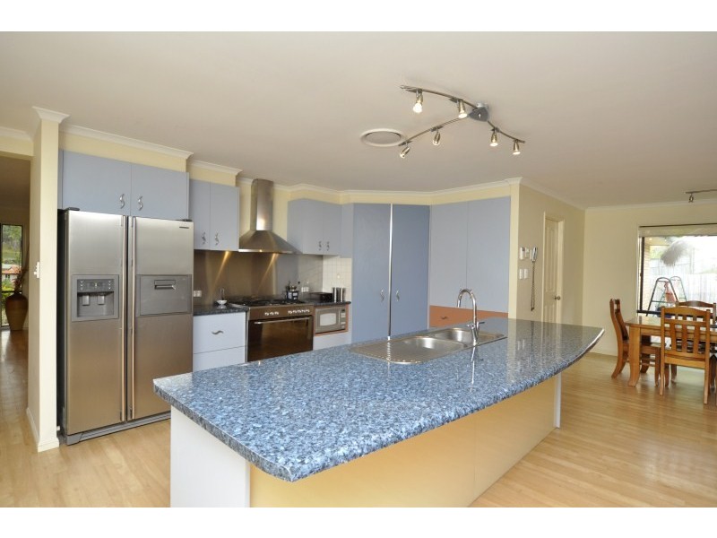 21 Rarotonga Rise, Pacific Pines QLD 4211