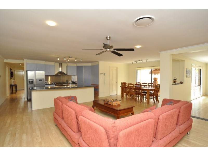 21 Rarotonga Rise, Pacific Pines QLD 4211