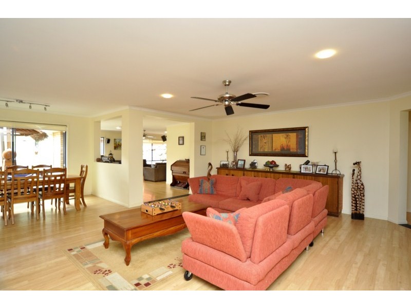 21 Rarotonga Rise, Pacific Pines QLD 4211