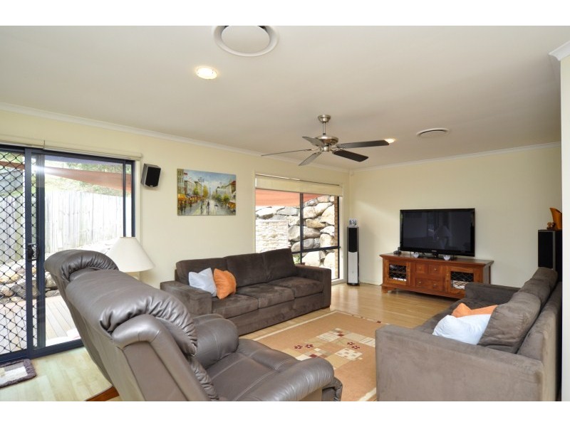 21 Rarotonga Rise, Pacific Pines QLD 4211