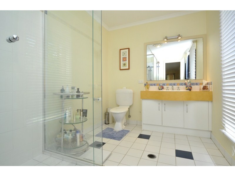 21 Rarotonga Rise, Pacific Pines QLD 4211