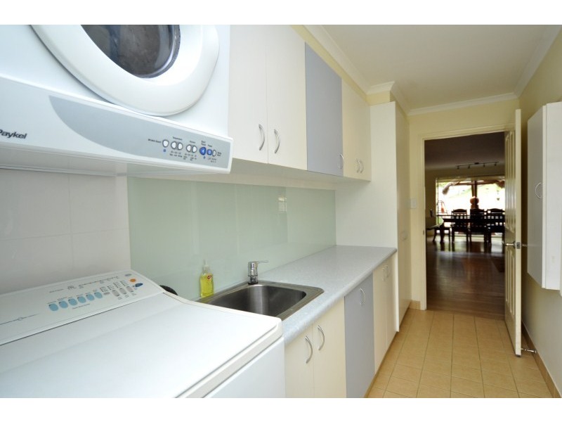 21 Rarotonga Rise, Pacific Pines QLD 4211