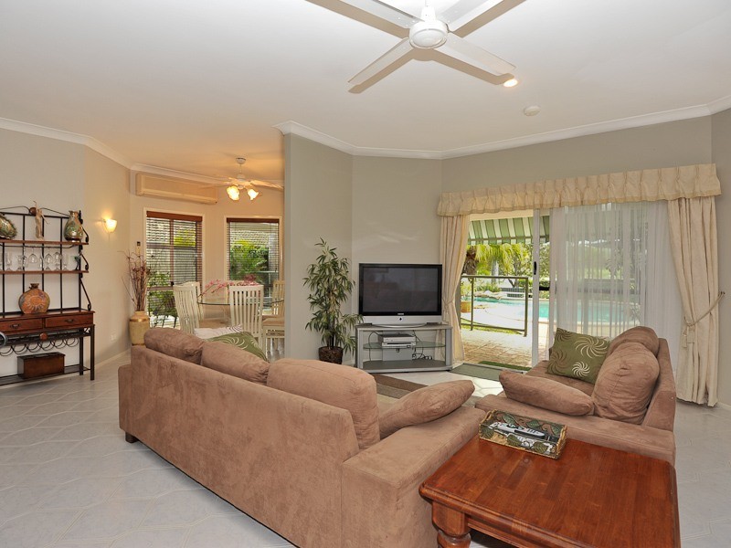 19 Edgeworth Place, Helensvale QLD 4212