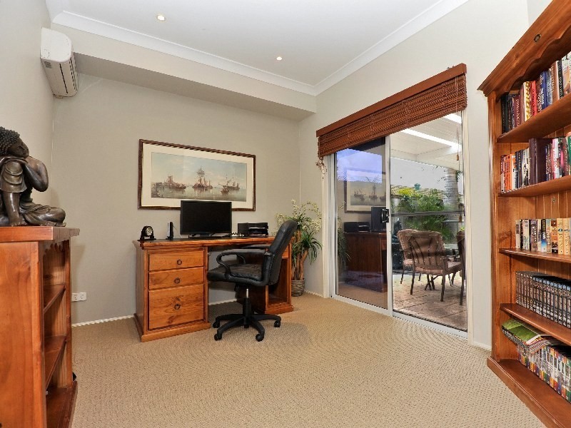 19 Edgeworth Place, Helensvale QLD 4212