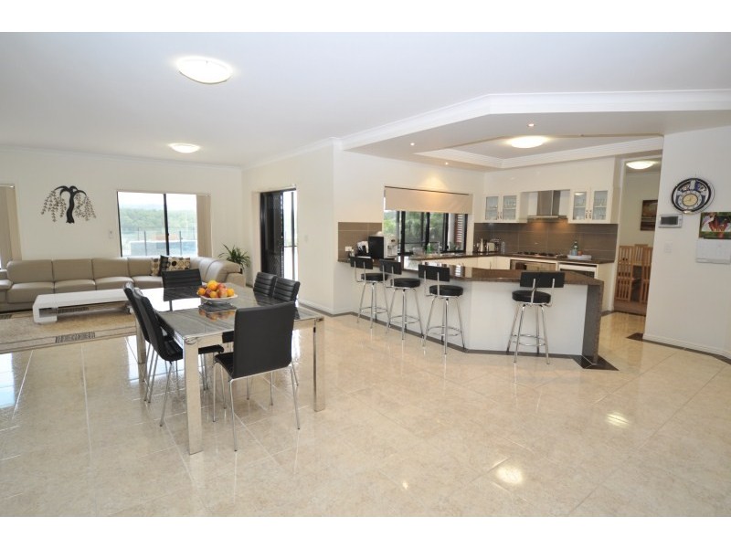 19 Wunburra Circle, Pacific Pines QLD 4211