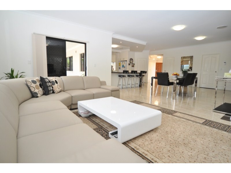 19 Wunburra Circle, Pacific Pines QLD 4211