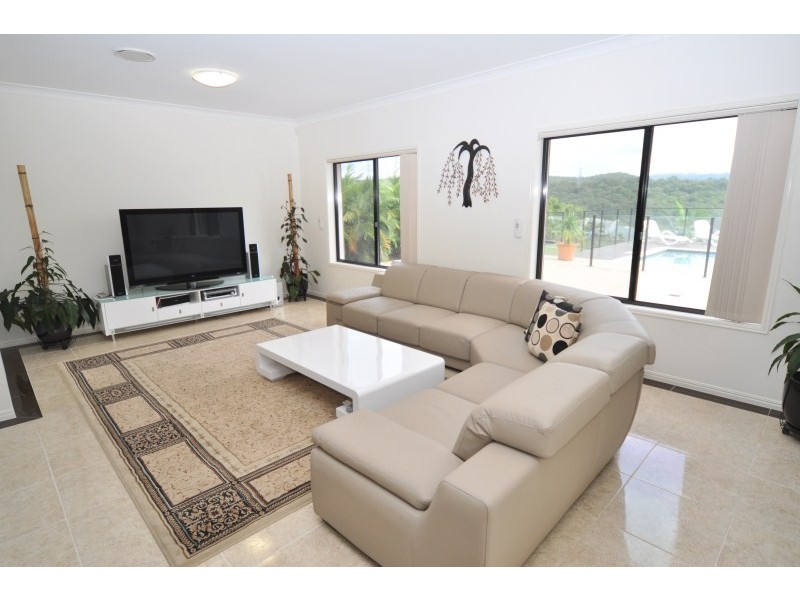 19 Wunburra Circle, Pacific Pines QLD 4211