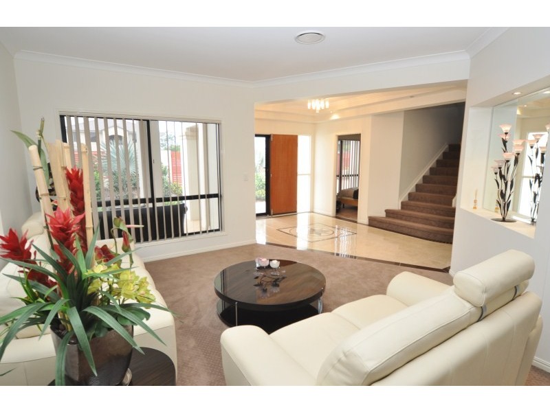 19 Wunburra Circle, Pacific Pines QLD 4211