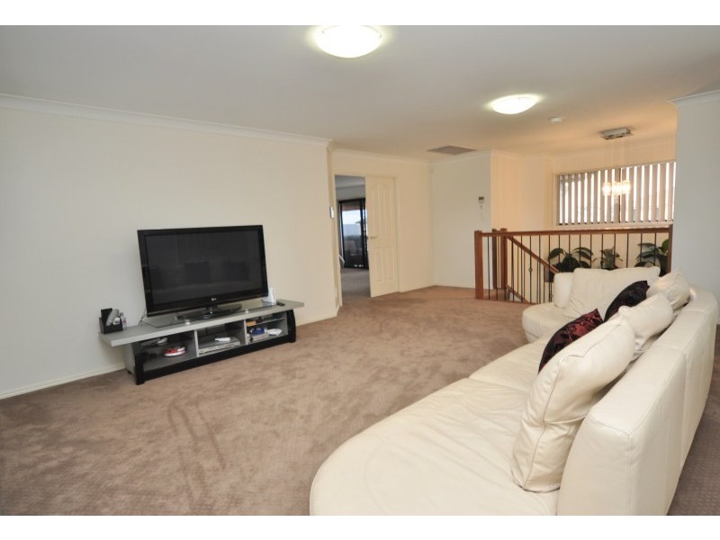 19 Wunburra Circle, Pacific Pines QLD 4211