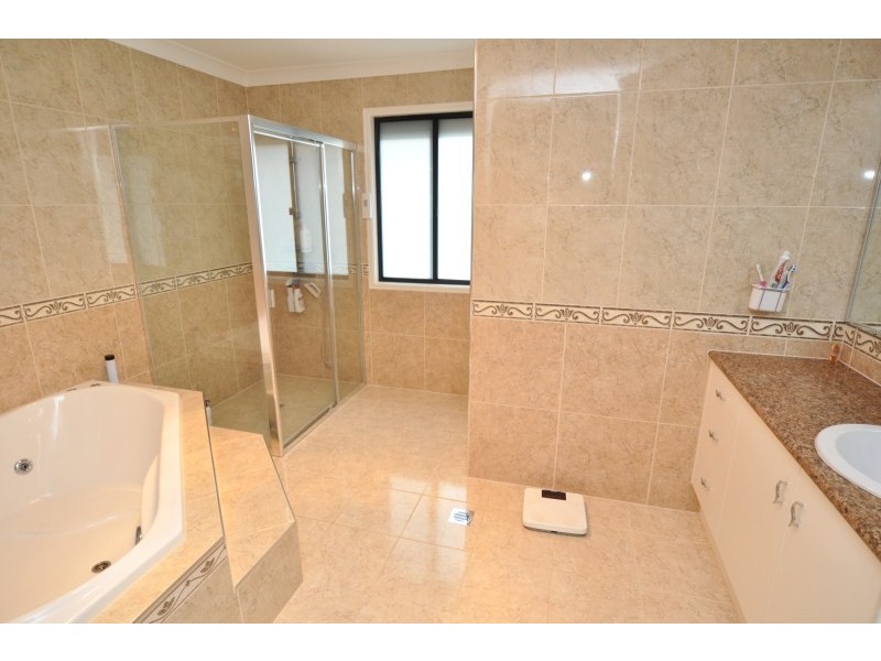 19 Wunburra Circle, Pacific Pines QLD 4211