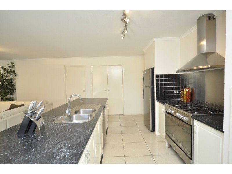 4 Fitzgerald Close, Maudsland QLD 4210