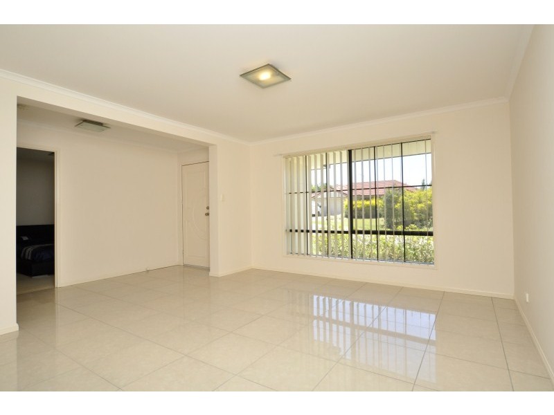 4 Fitzgerald Close, Maudsland QLD 4210