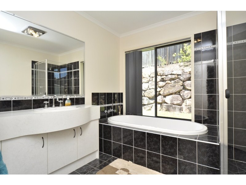 4 Fitzgerald Close, Maudsland QLD 4210