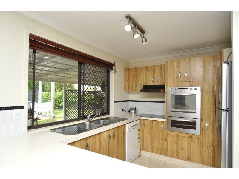 4 Narooma Place, Helensvale QLD 4212