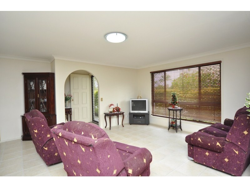4 Narooma Place, Helensvale QLD 4212