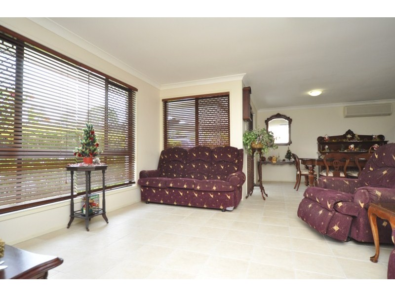 4 Narooma Place, Helensvale QLD 4212