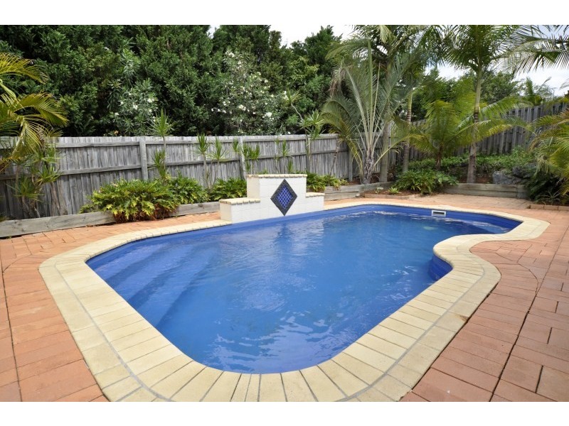 8 Kosrae Street, Pacific Pines QLD 4211