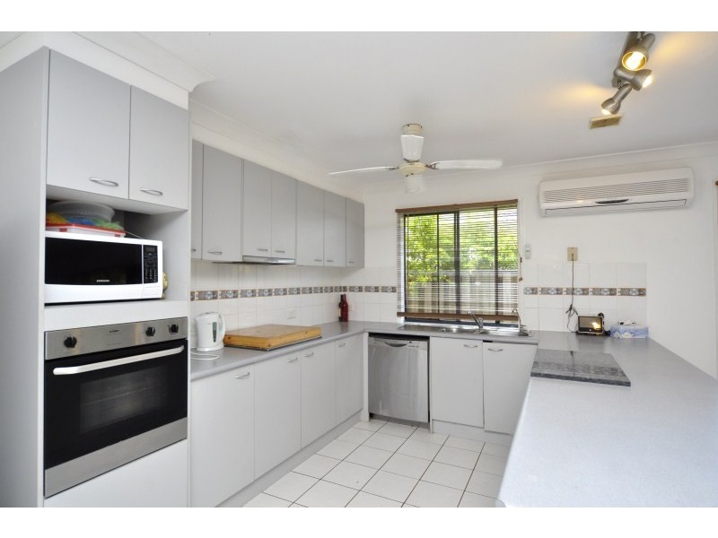 8 Kosrae Street, Pacific Pines QLD 4211