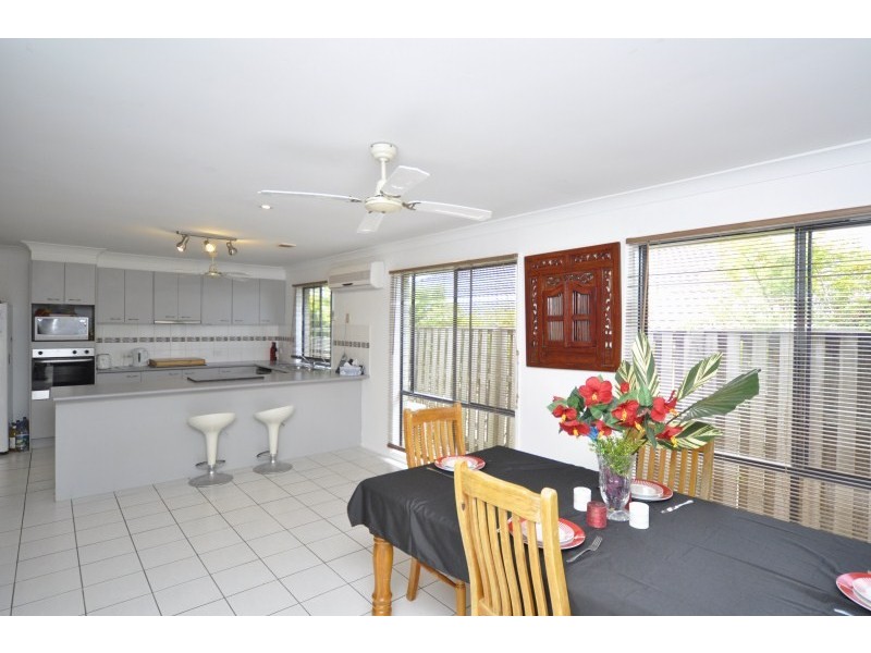 8 Kosrae Street, Pacific Pines QLD 4211