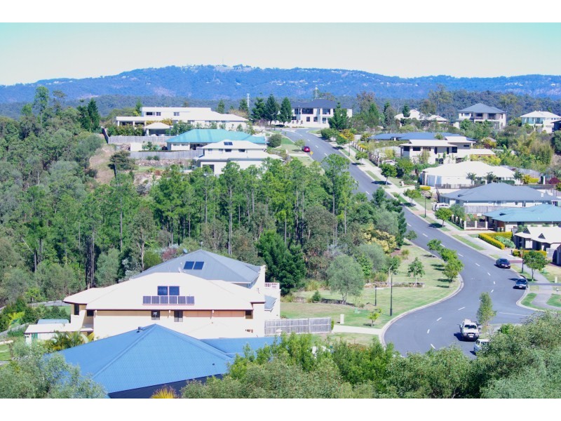 21 Hillary Circuit, Pacific Pines QLD 4211