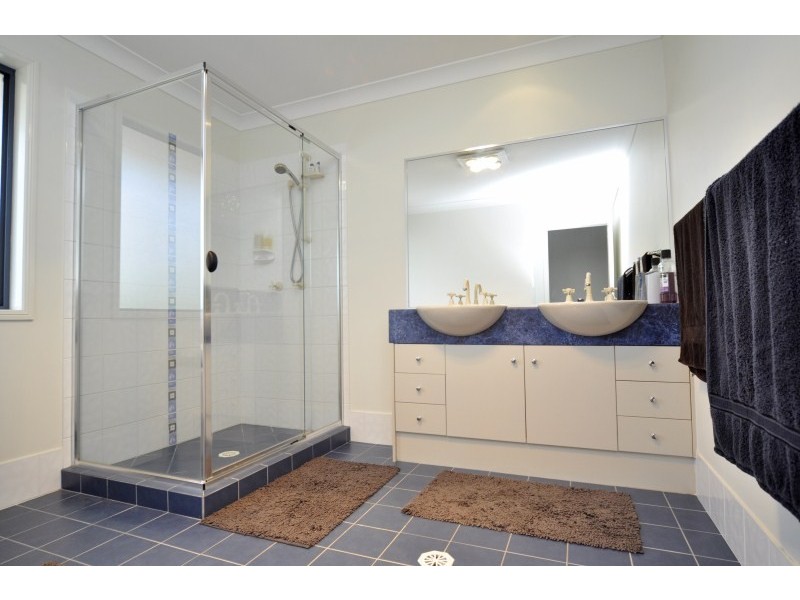 21 Hillary Circuit, Pacific Pines QLD 4211
