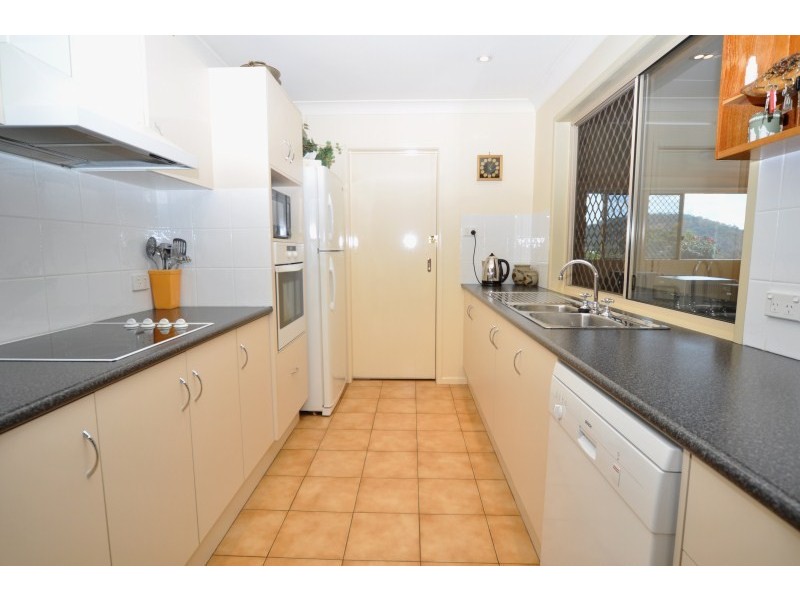 7 Pinehill Drive, Oxenford QLD 4210