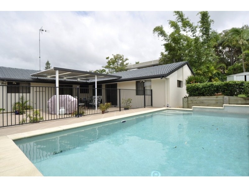 24 Chartwell Drive, Benowa QLD 4217