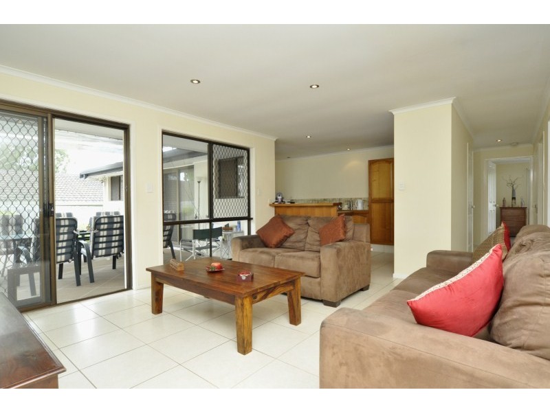 24 Chartwell Drive, Benowa QLD 4217