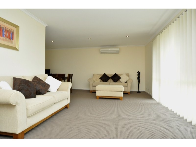 24 Chartwell Drive, Benowa QLD 4217