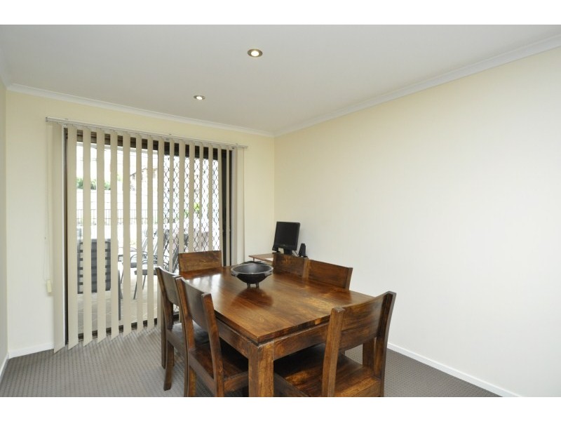 24 Chartwell Drive, Benowa QLD 4217