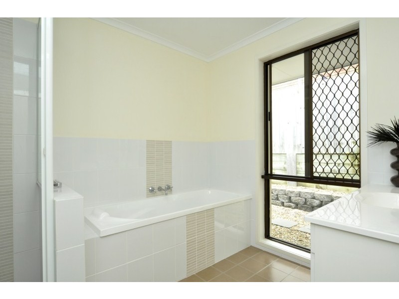 24 Chartwell Drive, Benowa QLD 4217