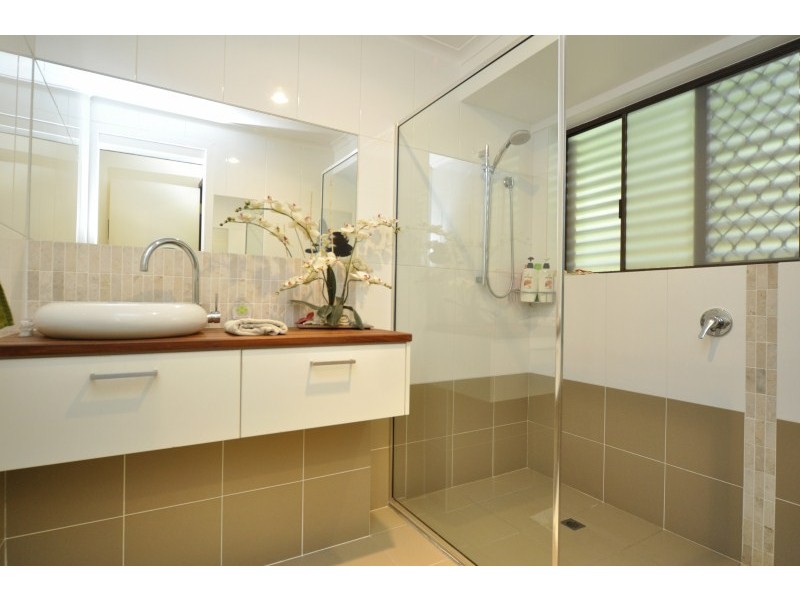 2/22 Stephenson Street, Labrador QLD 4215