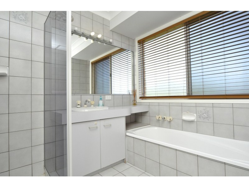 9 Wittenoom Court, Helensvale QLD 4212