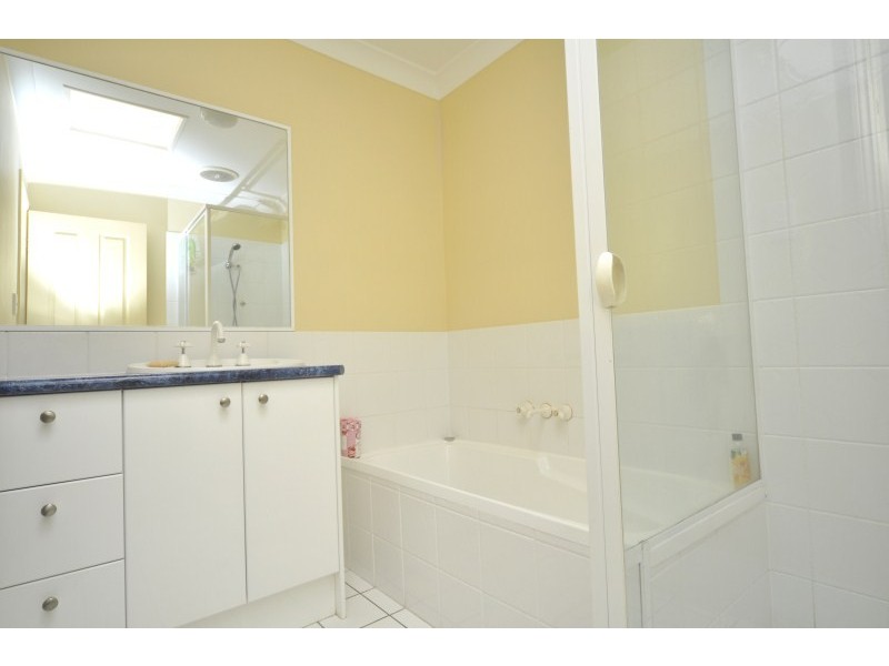 1/98 Cootharaba Drive, Helensvale QLD 4212