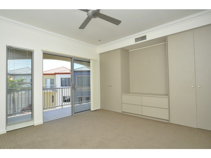 110/56 Sickle Avenue, Hope Island QLD 4212