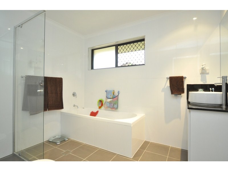 1/4 Paramount Place, Oxenford QLD 4210