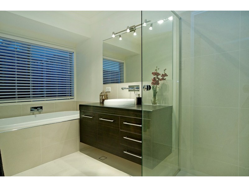 27 Scenic Crescent, Coomera QLD 4209