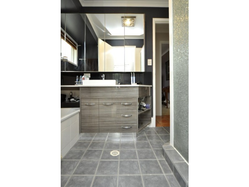 13 Broadway Drive, Oxenford QLD 4210