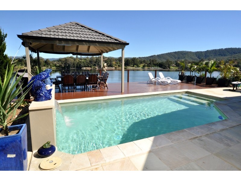 61 Brittany Drive, Oxenford QLD 4210